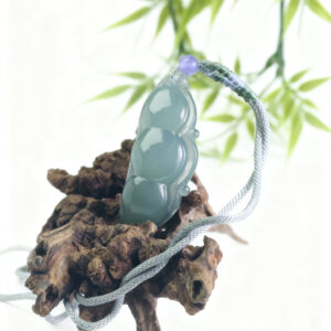 natural-jadeite-lucky-bean-pendant-oil-green-side